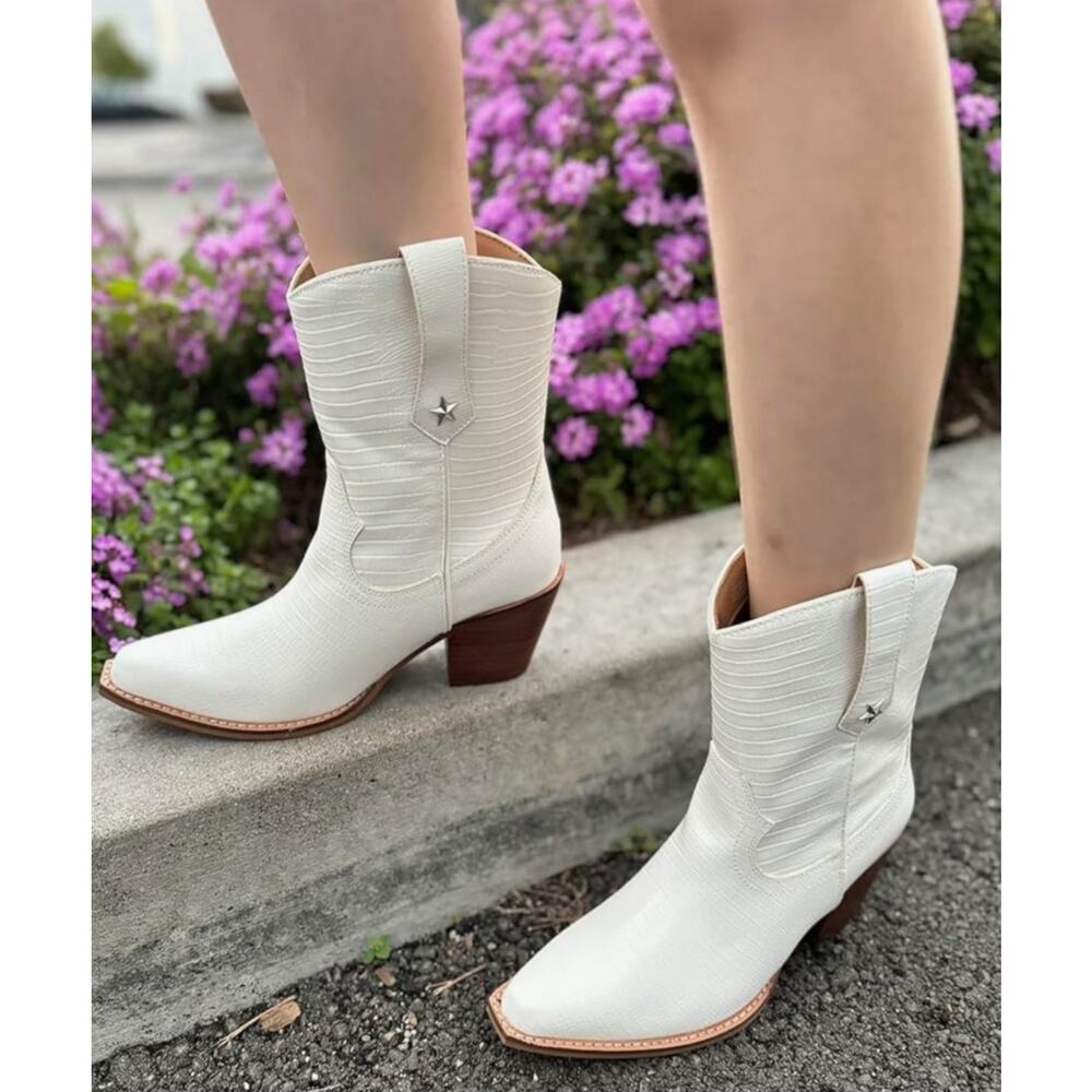 Ax. MSRP $80 NWB ARIDER GIRL MALROSE WESTERN EMBOSSED BOOTS ♡SIZE 7 & 8.5 AVBL♡